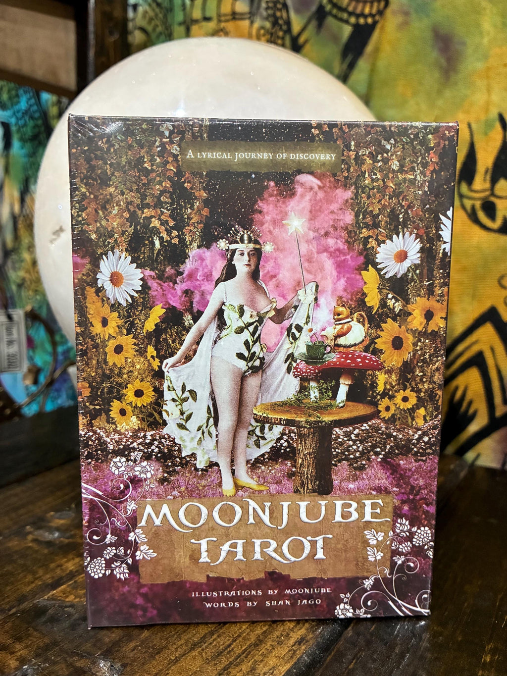 Moonjube Tarot Deck: (78 Full-Color Cards and Full-Color Guidebook)