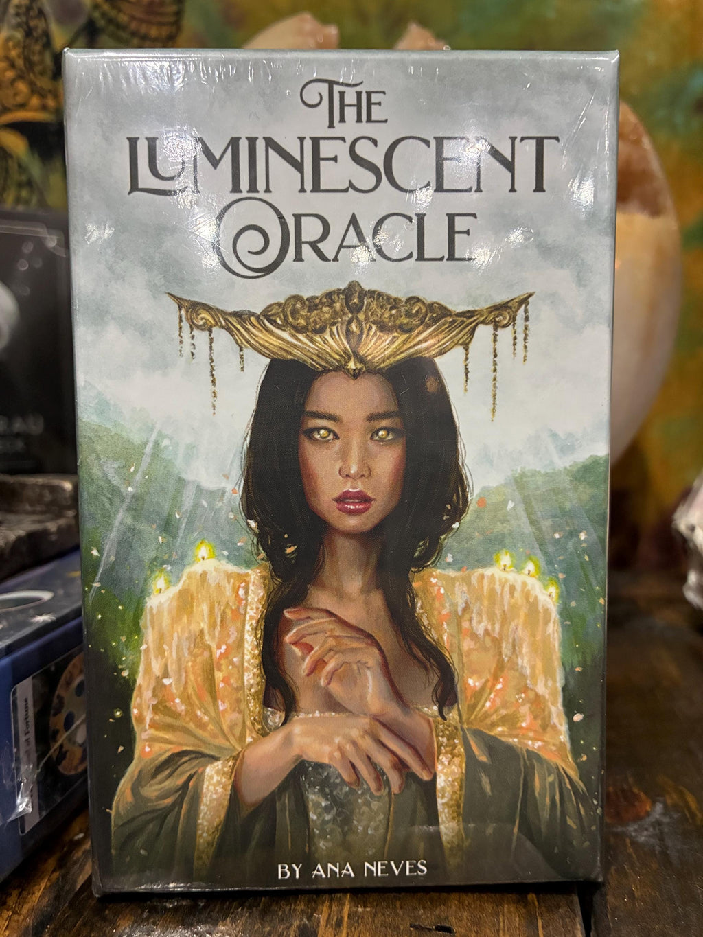 Luminescent Oracle Deck: Women Warriors, Feminine Wisdom