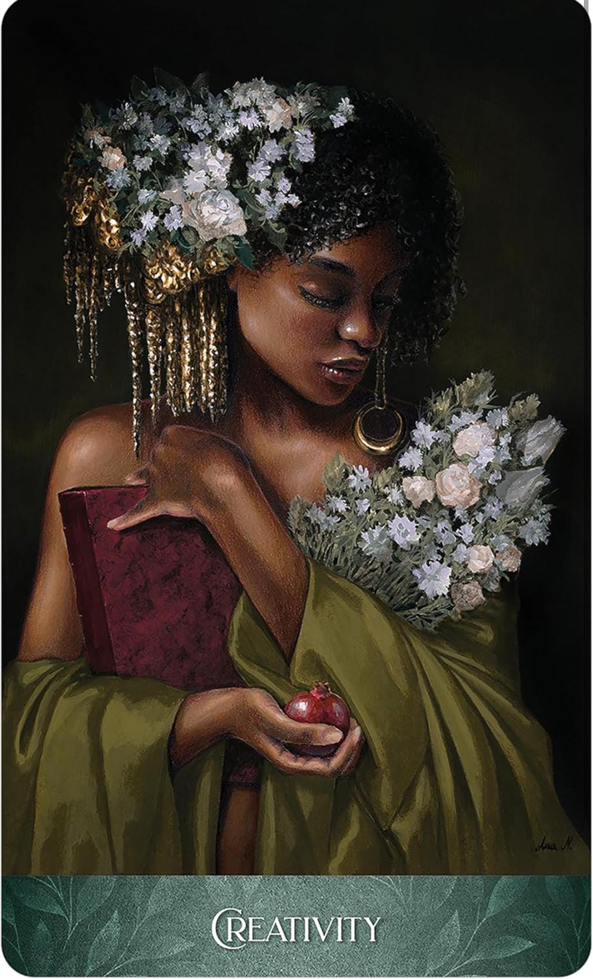 Luminescent Oracle Deck: Women Warriors, Feminine Wisdom