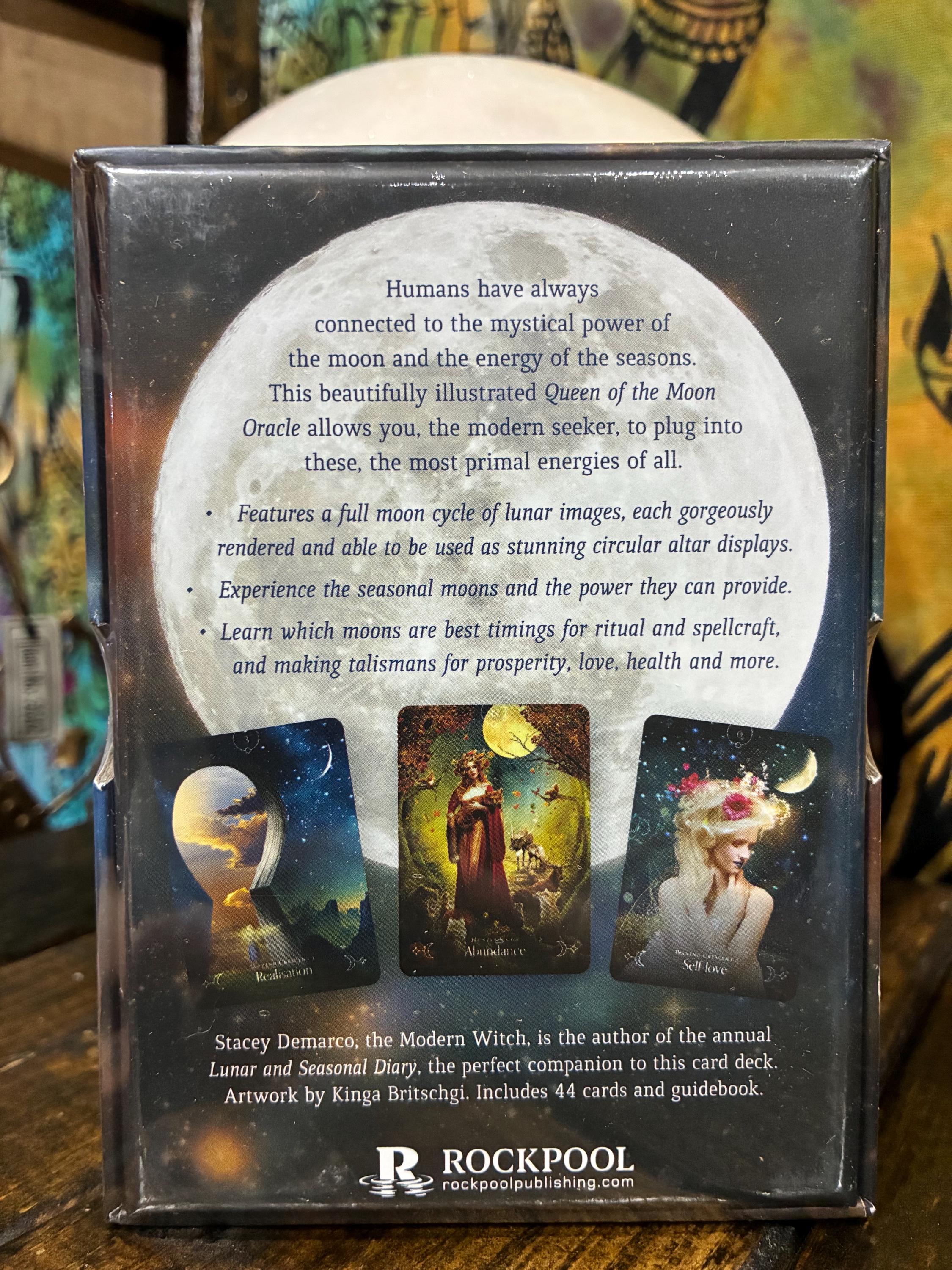 Queen of the Moon Oracle: Lunar and Seasonal Energies Guidance (44 Cards, 120-Page Guidebook)