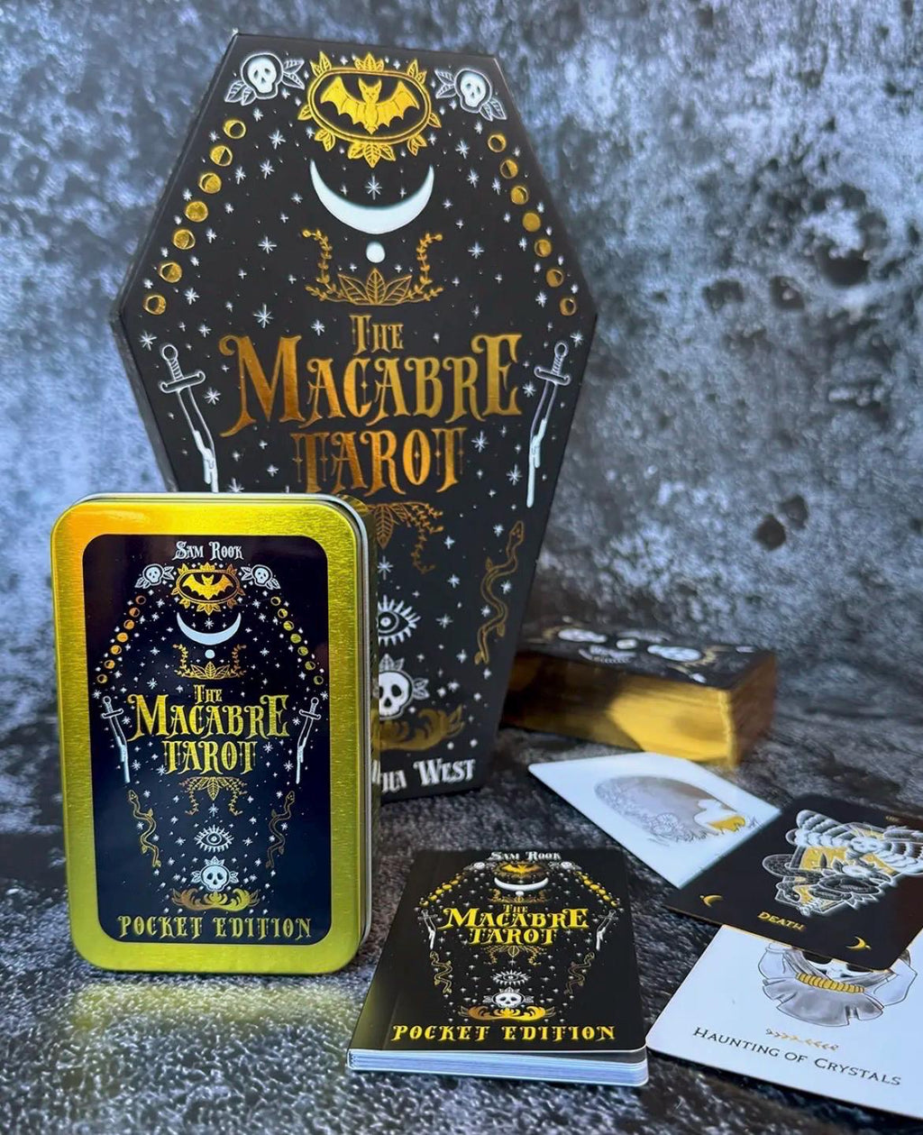 Macabre tarot deck